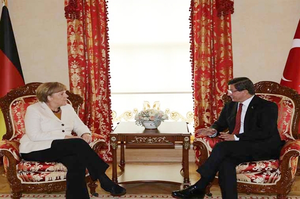 Davutoğlu ve Merkel'den önemli açıklamalar Davutoğlu ve Merkel'den önemli açıklamalar